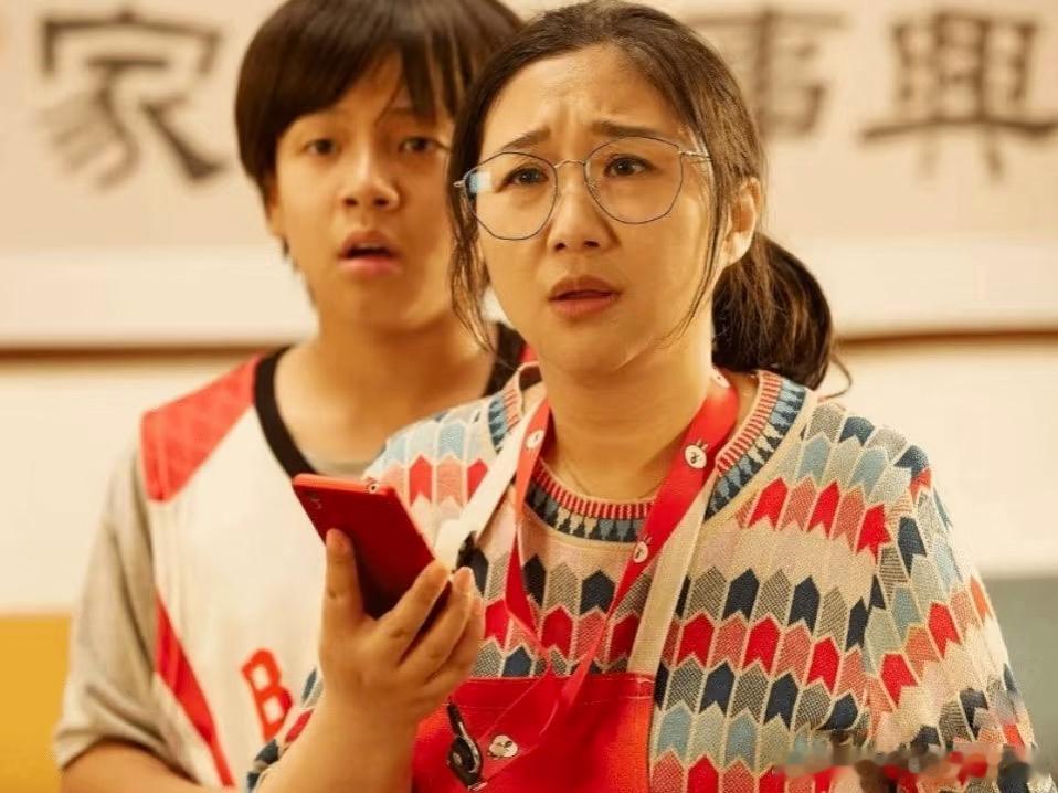 由傅首尔主演的电影《爸爸咪呀》日前上映，票房成绩极为惨淡。目前累计票房三千块左右
