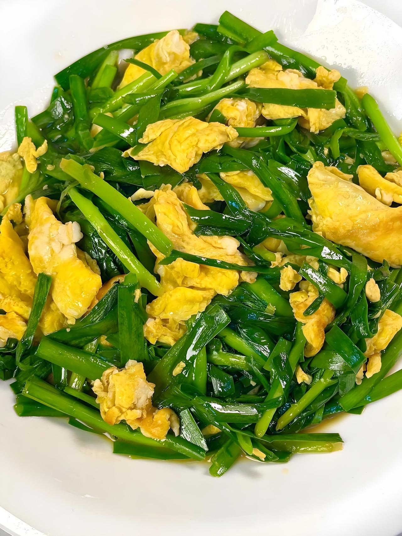 有人问我，高血压可以吃韭菜炒鸡蛋吗？高血压多年的我亲测:记住这几点就没事！我