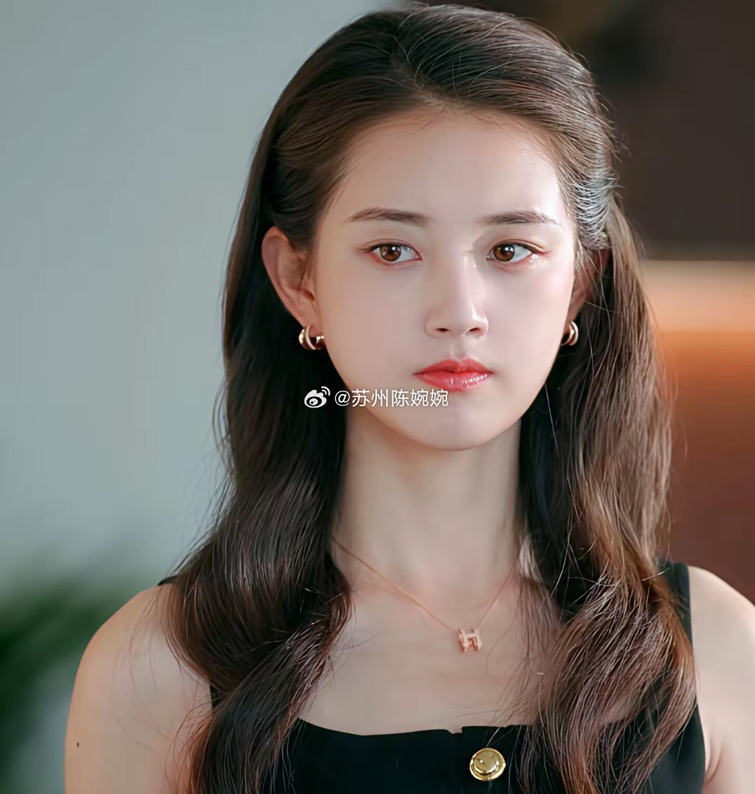 终于知道了为什么郭宇欣去拍长剧不是因为她缺钱，是因为她真的爱不动了。郭宇欣曾接受