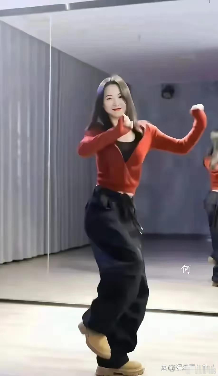 贾玲瘦后简直像换了个人！颜值气质双提升，瘦下来的她也太好看了。​​​