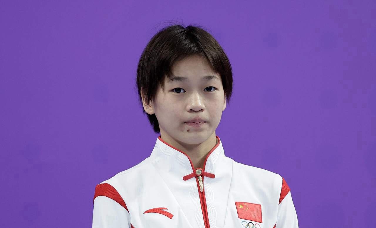 记者好奇地问全红婵的妈妈:“你当初是怎么想到给全红婵起名叫红婵的？是不是有什么特