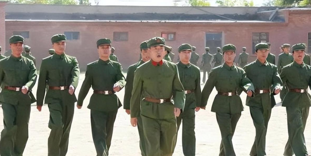 1952年，哈尔滨一所军校塞满将军的儿子，教授被气到罢课，陈赓大将没发火，只用一