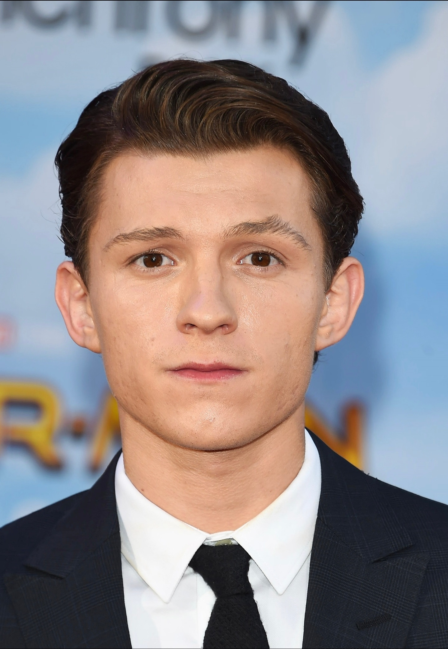 问：甜茶和荷兰弟谁更大牌啊？回答：甜茶，好莱坞新生代断层第一。（你们发现没有，提