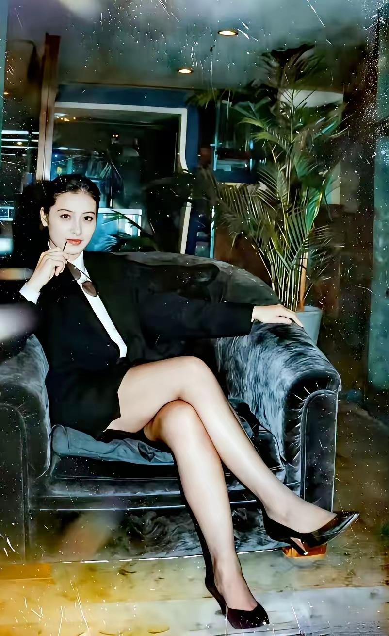 90年代白天鹅宾馆的大班经理。那时的白天鹅宾馆大班经理不但要有颜值，还要会讲英语