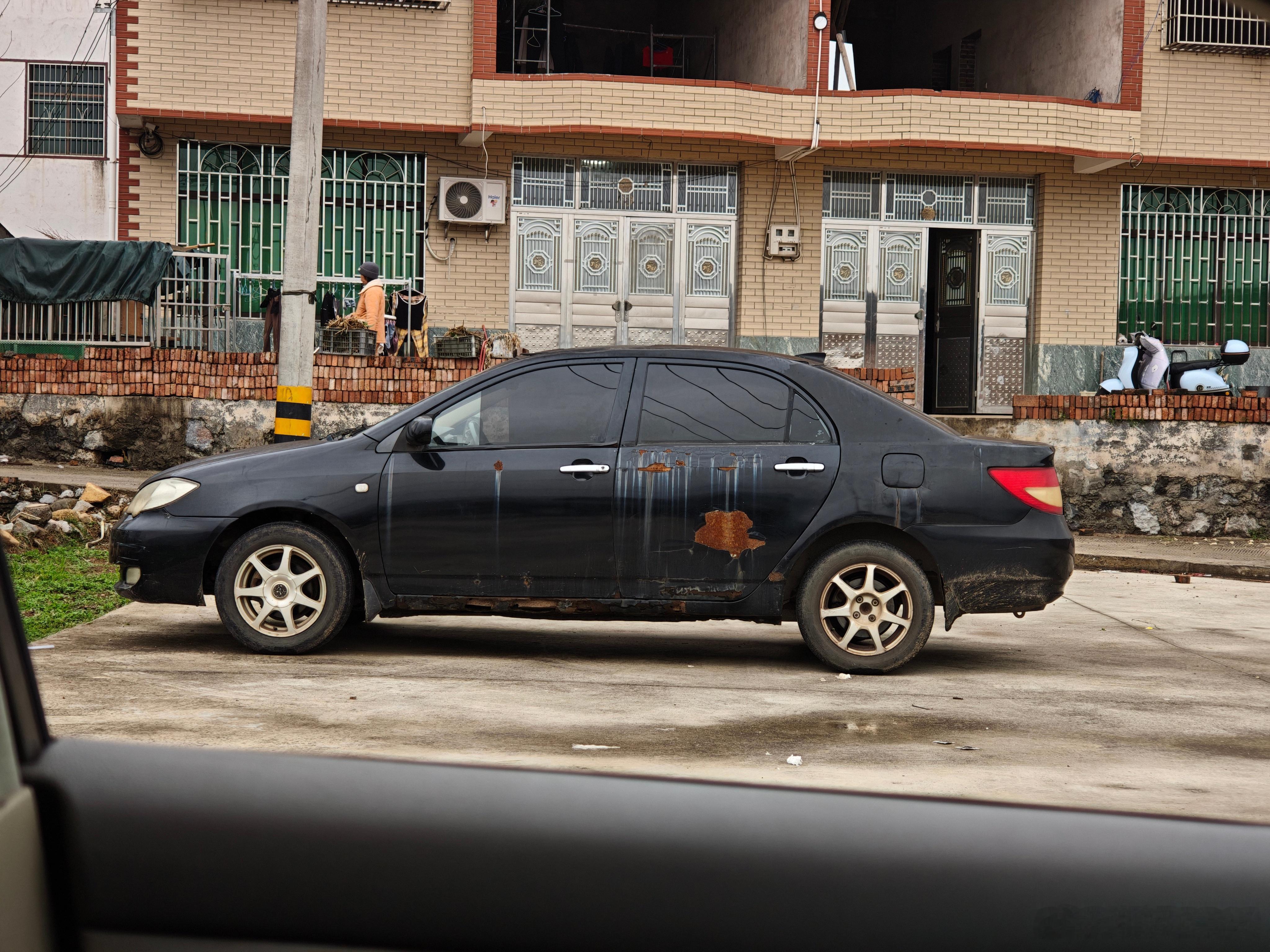 村里净是这一类的车，真的就是只要能动就行