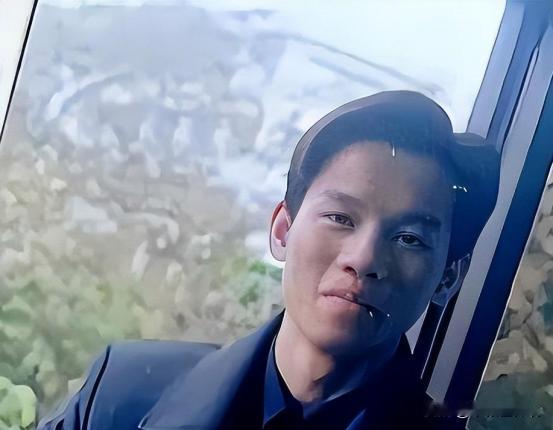2005年8月4日，广西南宁瑞康医院，25岁的韦兆安从19楼一跃而下，结束了自己