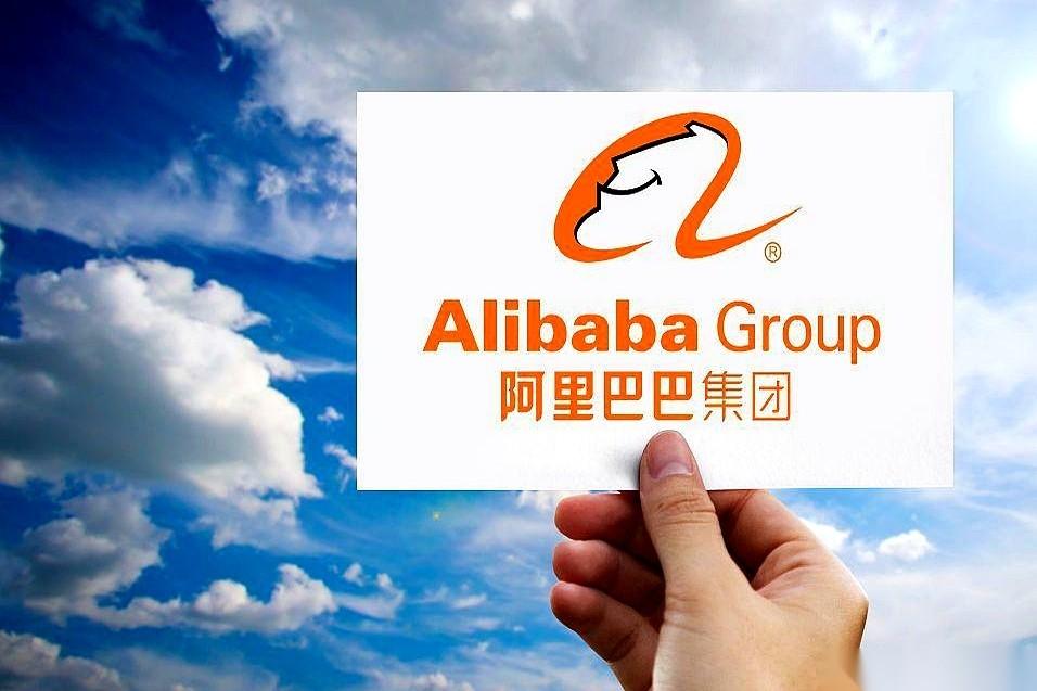 阿里那个“十三薪”的瓜，一堆人吃错了。压根不是钱多钱少的事。以前，年底固定多