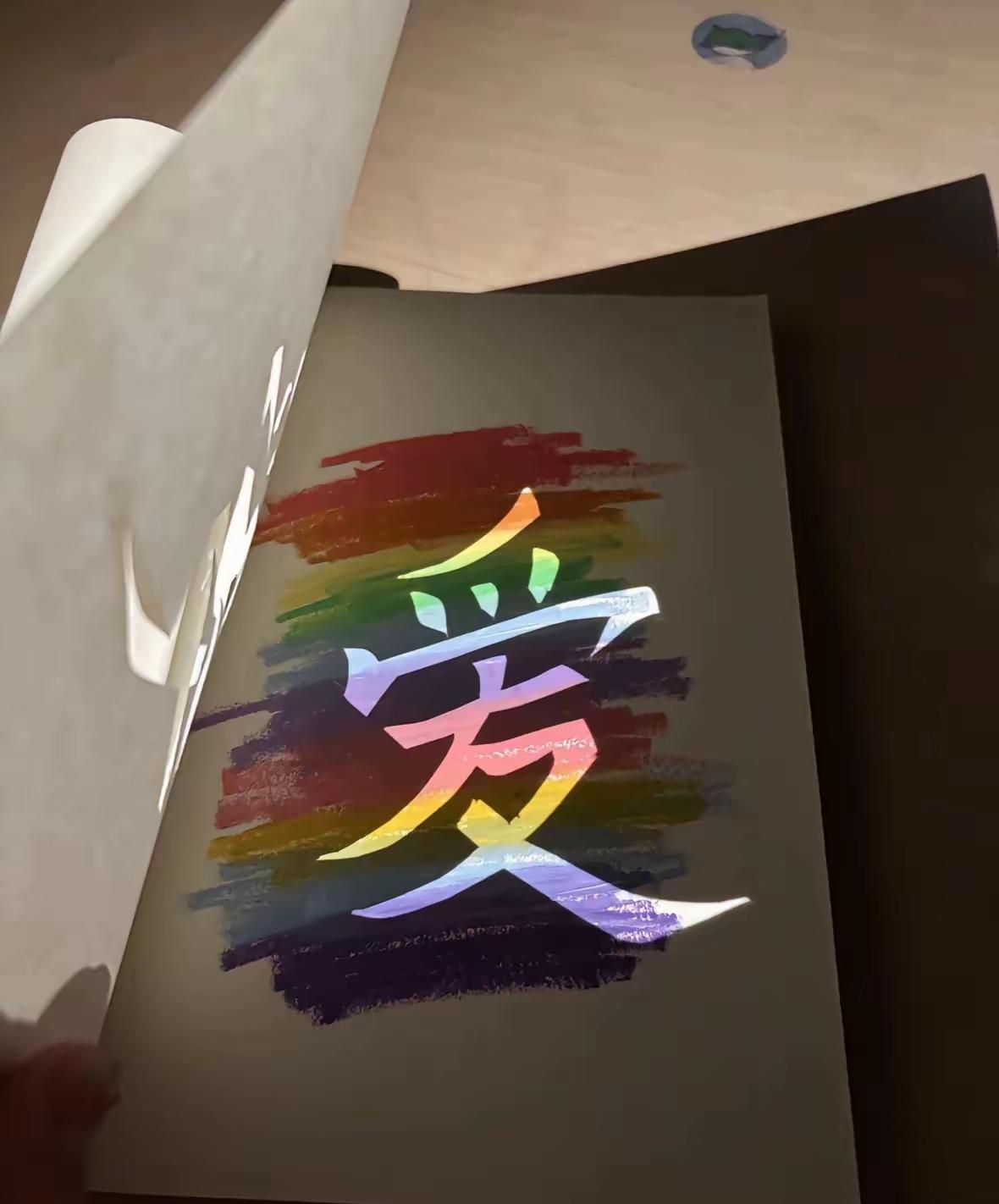 大家看新闻了没有？就是说中科大的一个班主任去查宿舍，发现一个男生床头放着半箱方便