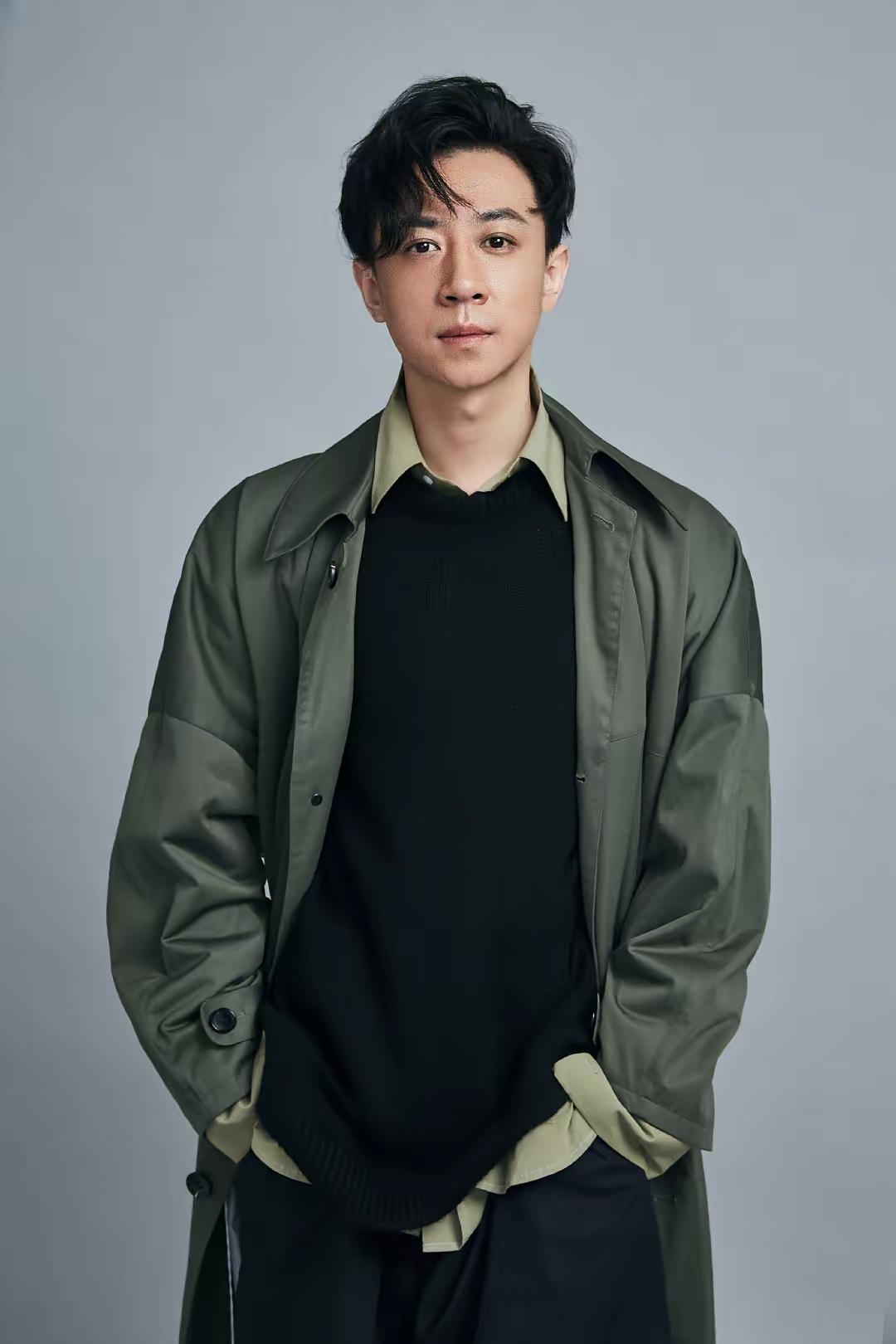 说实话，张维伊这一路走来，真比我们想的要硬核太多。十几岁失去母亲，前年父亲又