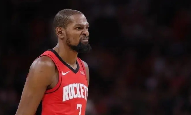 现在这支火箭，真顶不住季后赛那种级别的包夹。原因就三点，很现实：1.外