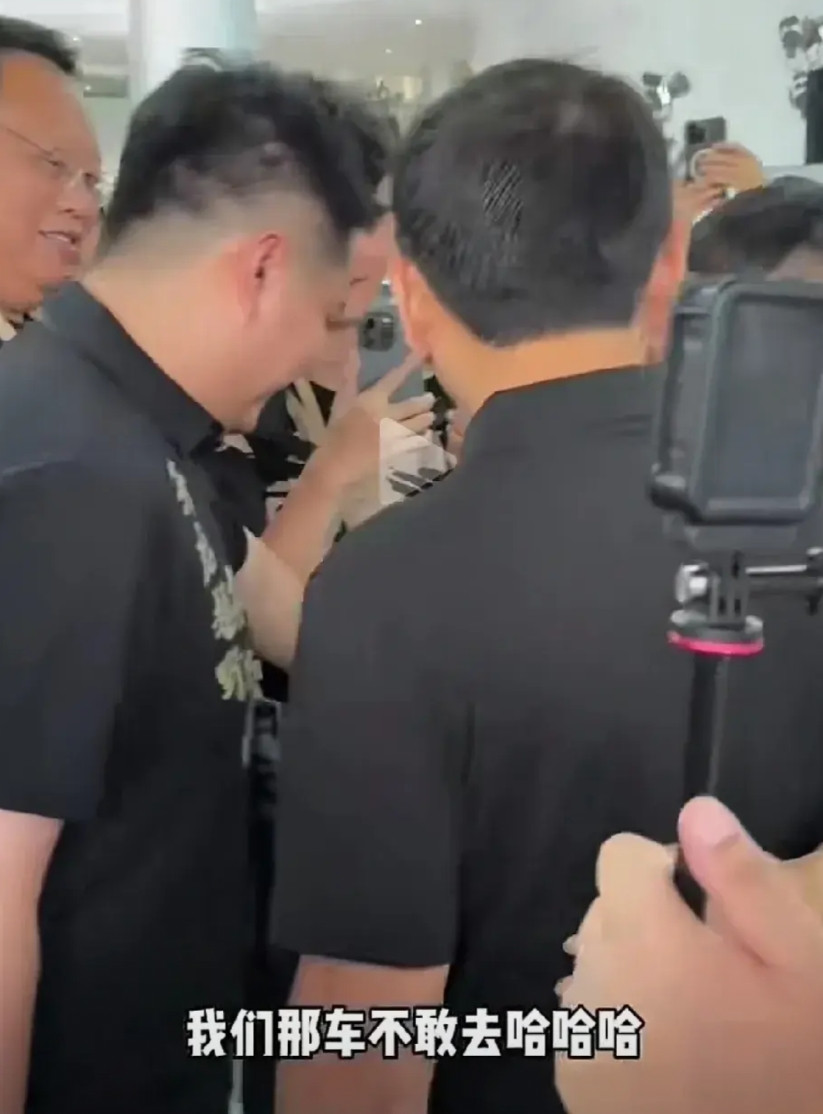 长城老总魏建军面对怎么看理想i8与乘龙大卡对撞事件的挖坑提问他回了一句“我们