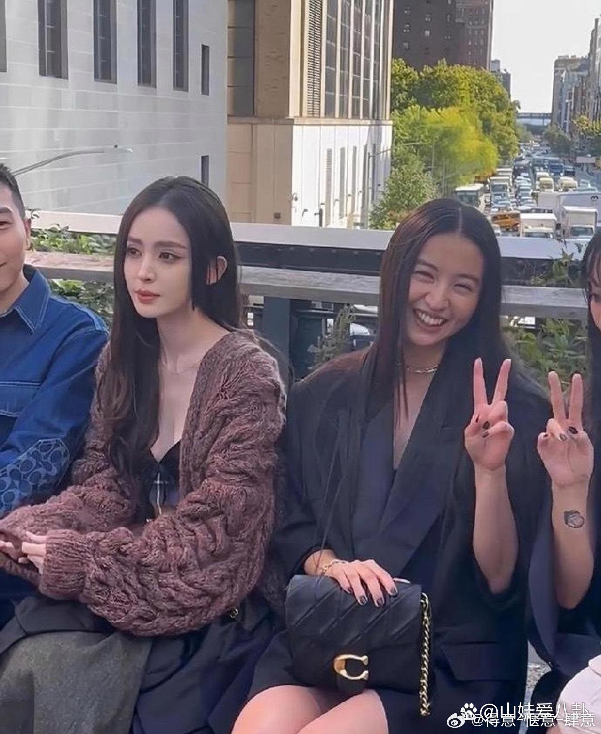 脸的大小在绝对美貌面前不值一提