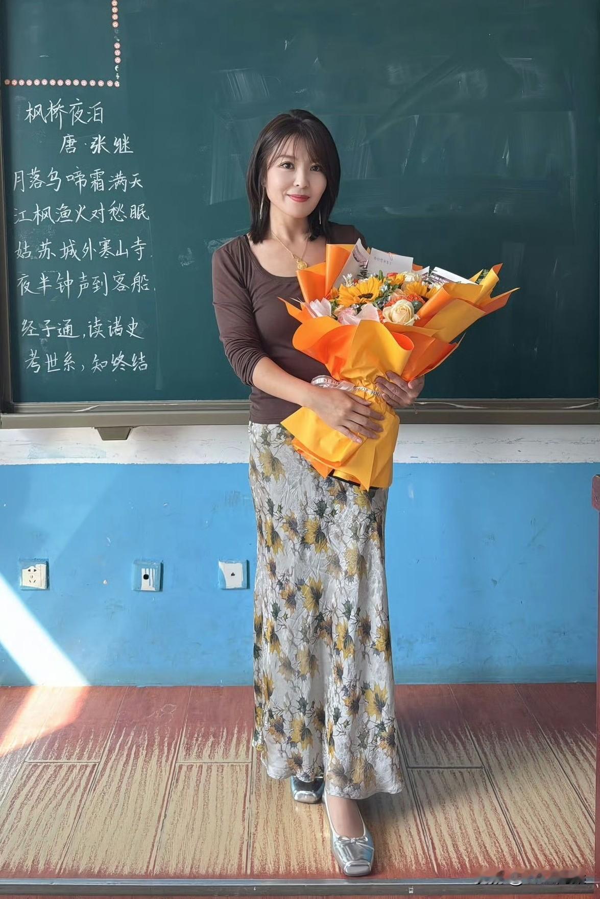 晒图笔记大赛别人家的语文老师最漂亮。