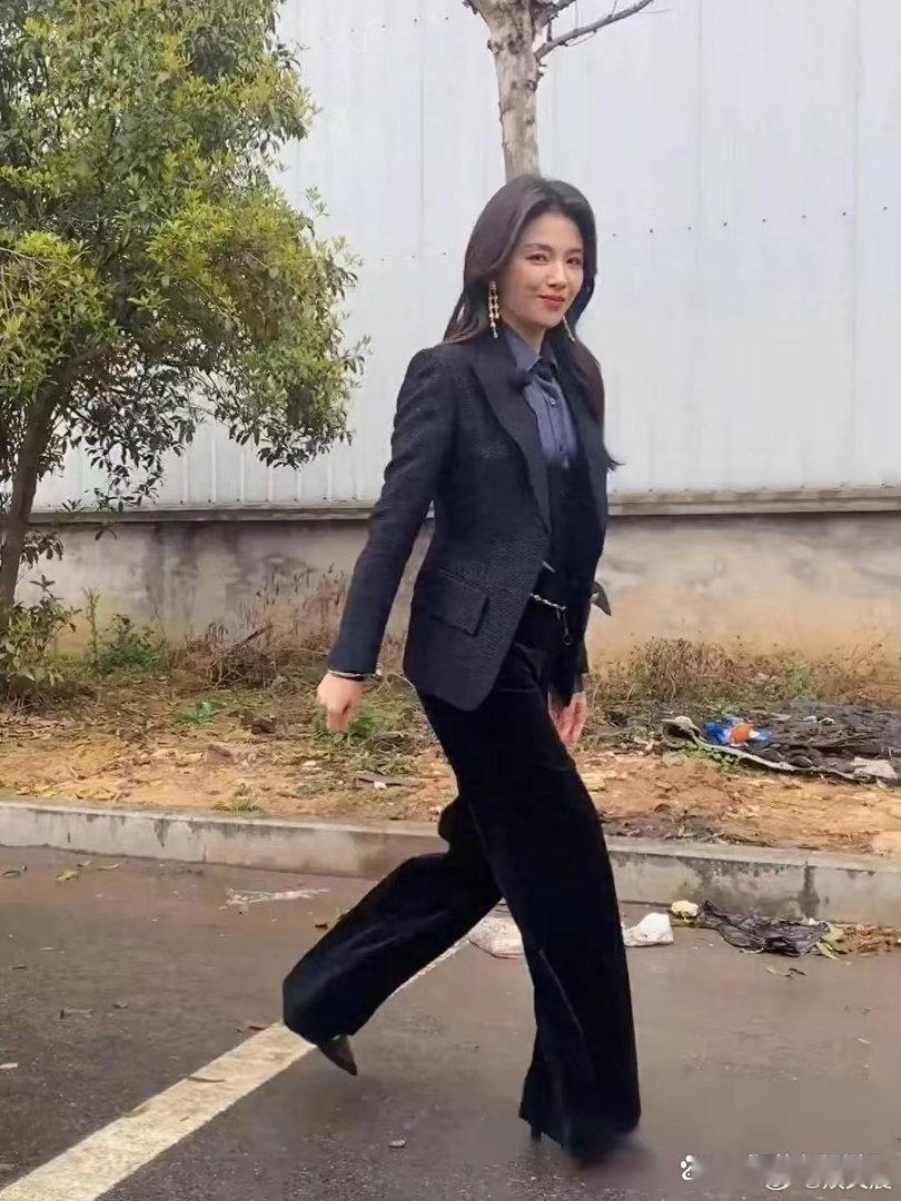 路人实拍47岁刘涛生图，褪去镜头包装尽显真实模样，大家觉得能打多少分？