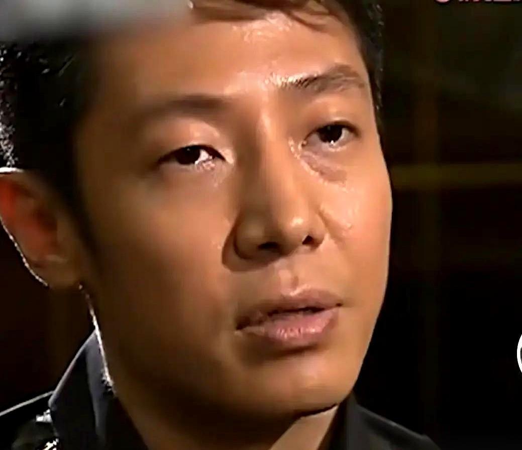 撒贝宁说，他最后悔的一件事，就是把父母从武汉接到了北京。这话听着真扎心。一开