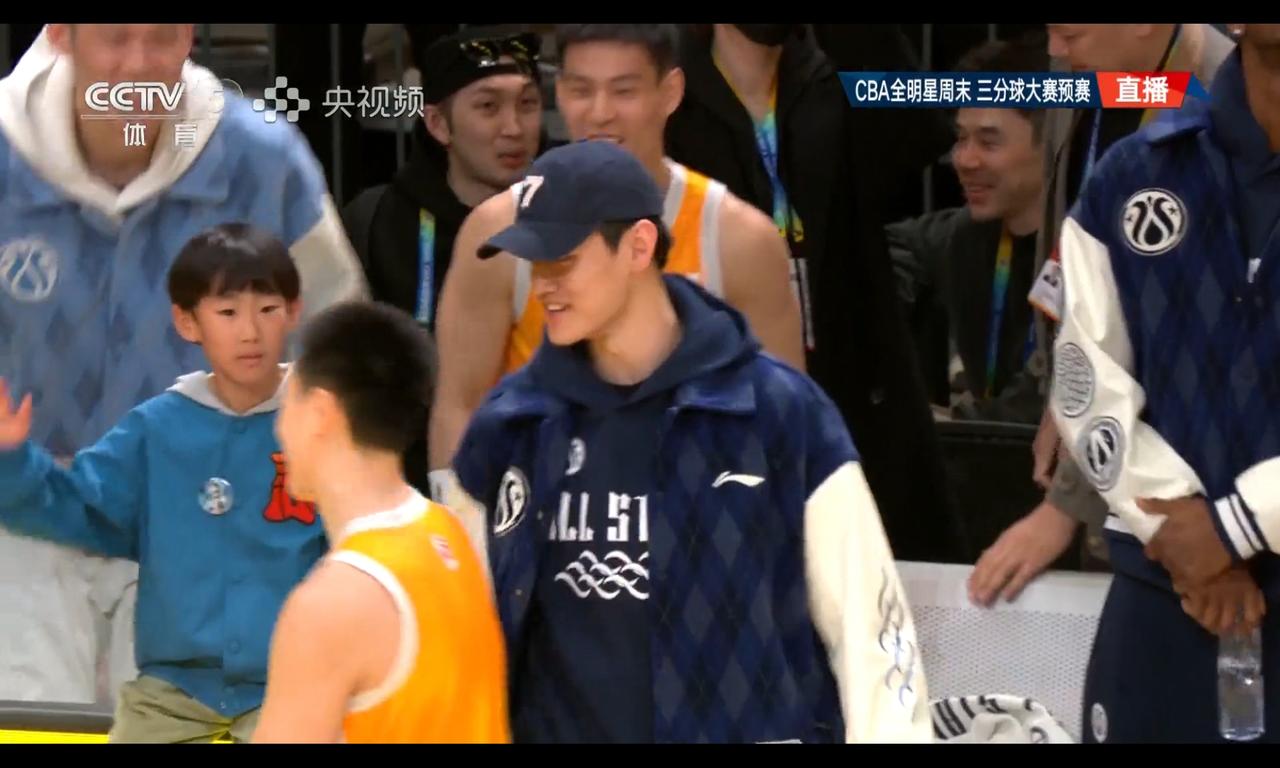 胡明轩三分球预赛拿21分，亲友团很豪华，他投射真的太像之前的卫冕胡明轩之前三