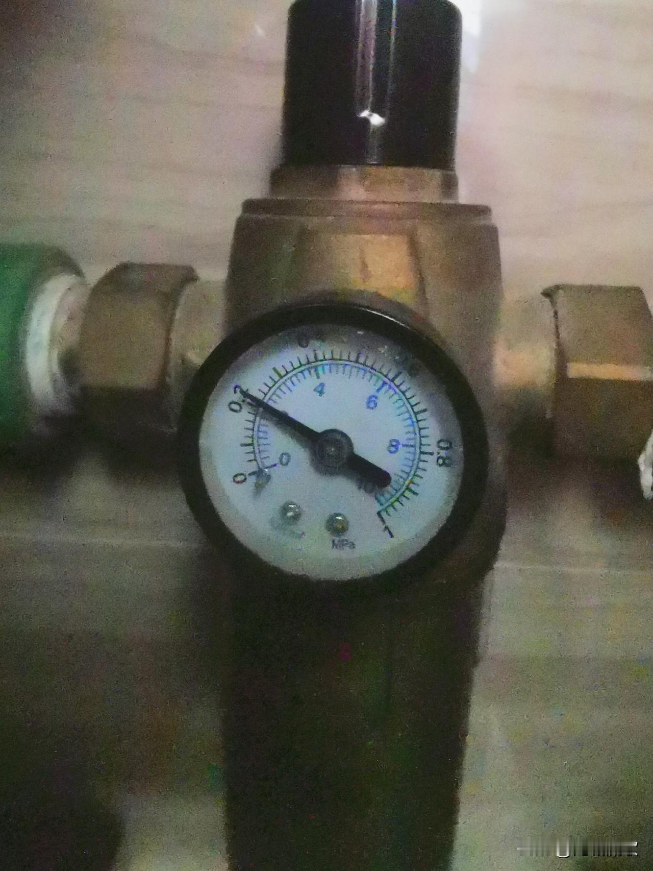 住高层，唯一的缺陷就是水压问题，其他都挺好的！我住得是高层的次顶层，安静，视野