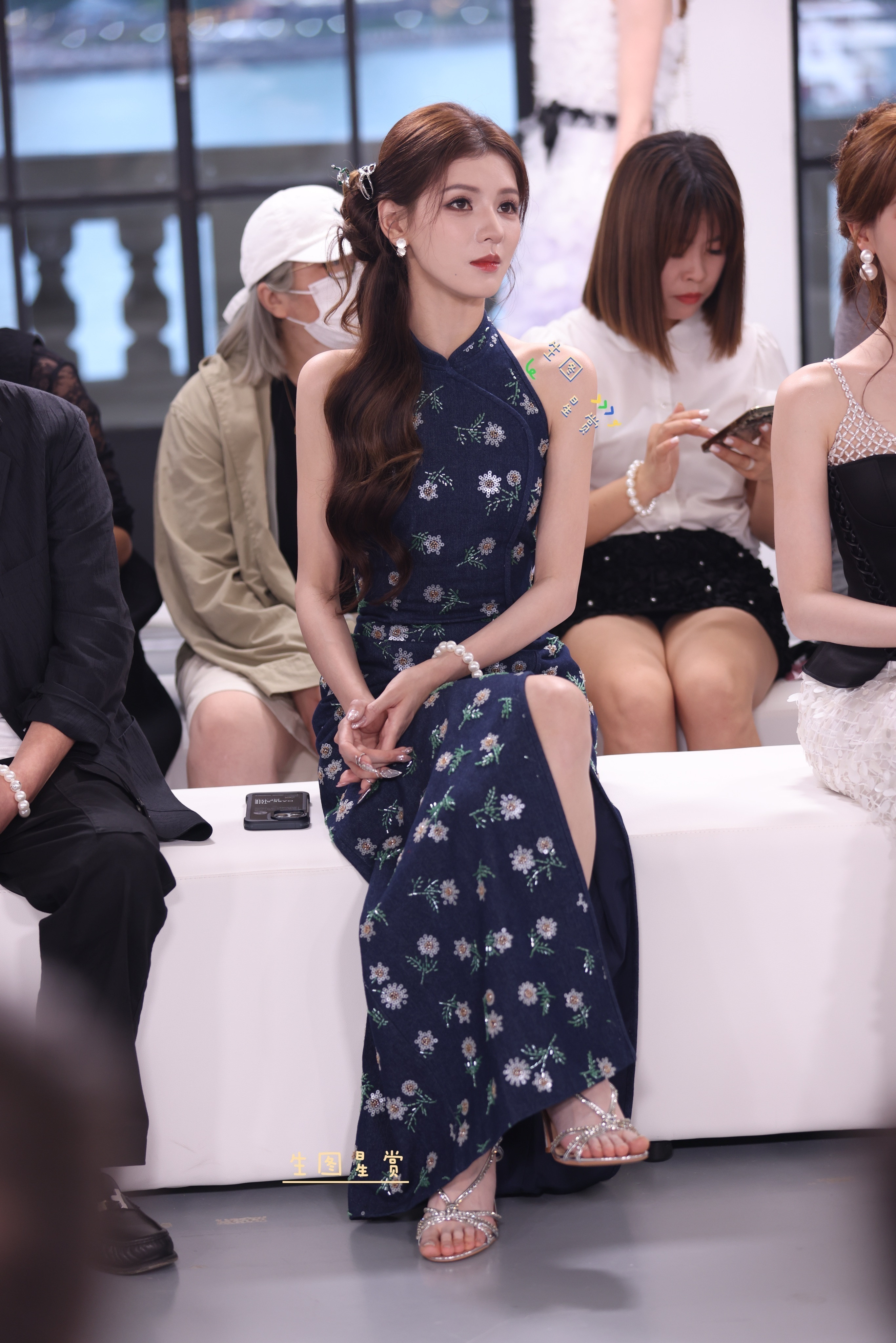 张予曦张予曦出个国怎么美成这样张予曦看秀生图美得像一幅画​​