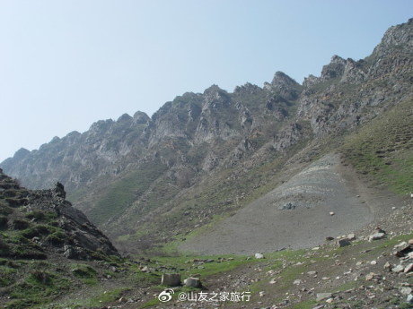 【新疆马牙山】马牙山位于天池西南，距天池约3公里，深藏于博格达蜂的山峦中，西临瑶