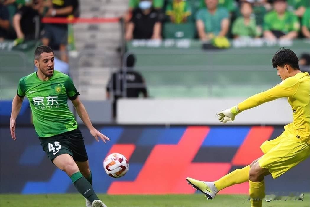 马不停蹄！在北京国安拿到足协杯冠军后，超级杯对决时间便马上得到确认。根据中国足