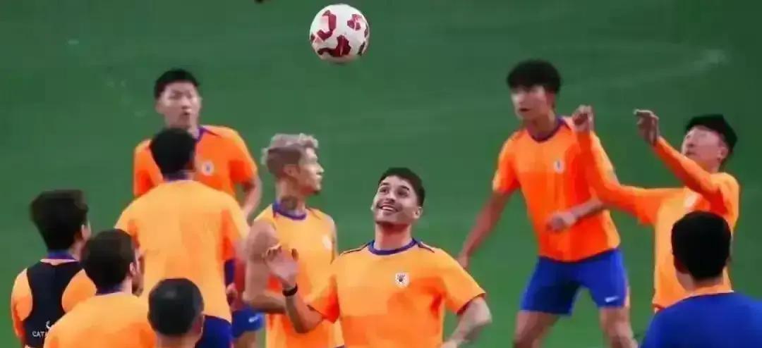 外援毁约第7天，泰山被索赔900万！数字写进合同，才能堵住嘴。国际足联去年