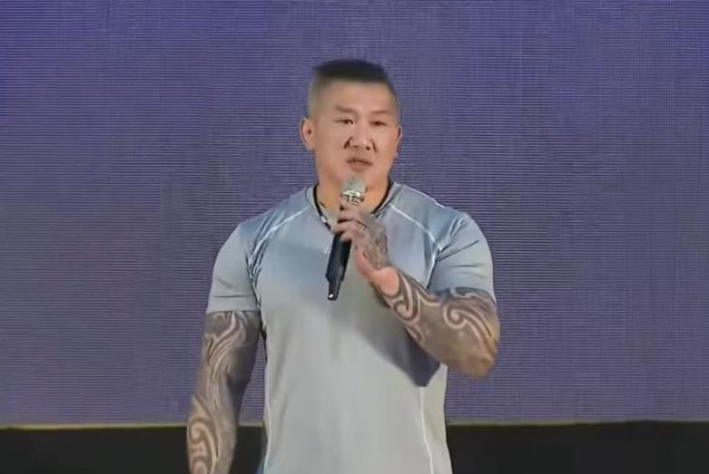 傅崐萁反罢免活动馆长压轴出场傅崐萁今天（7月1日）在花莲举办“反恶罢”活动