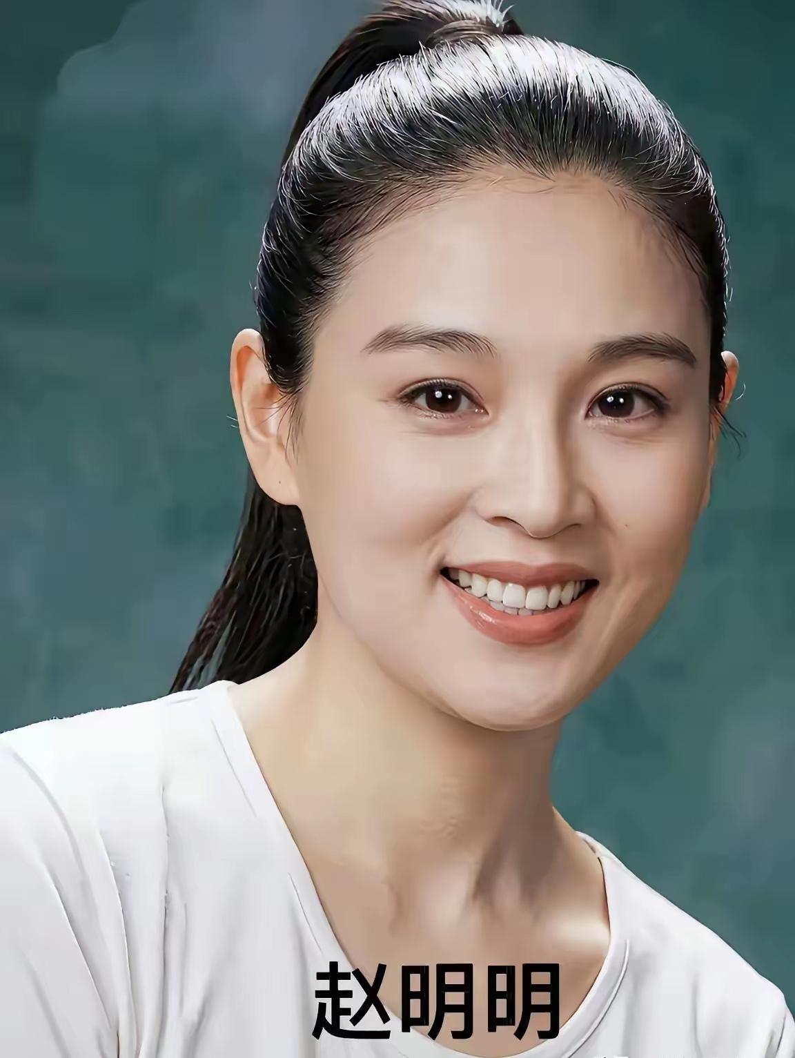 翻开这组老照片，18位老牌女明星年轻时的模样，一下子把人拉回八十年代。没有厚重滤