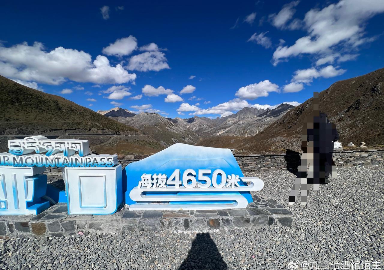 碎碎念做自留回忆，不用理我一些川西碎片。纯拍景色很少，因为忙着各种打卡，穿彩色