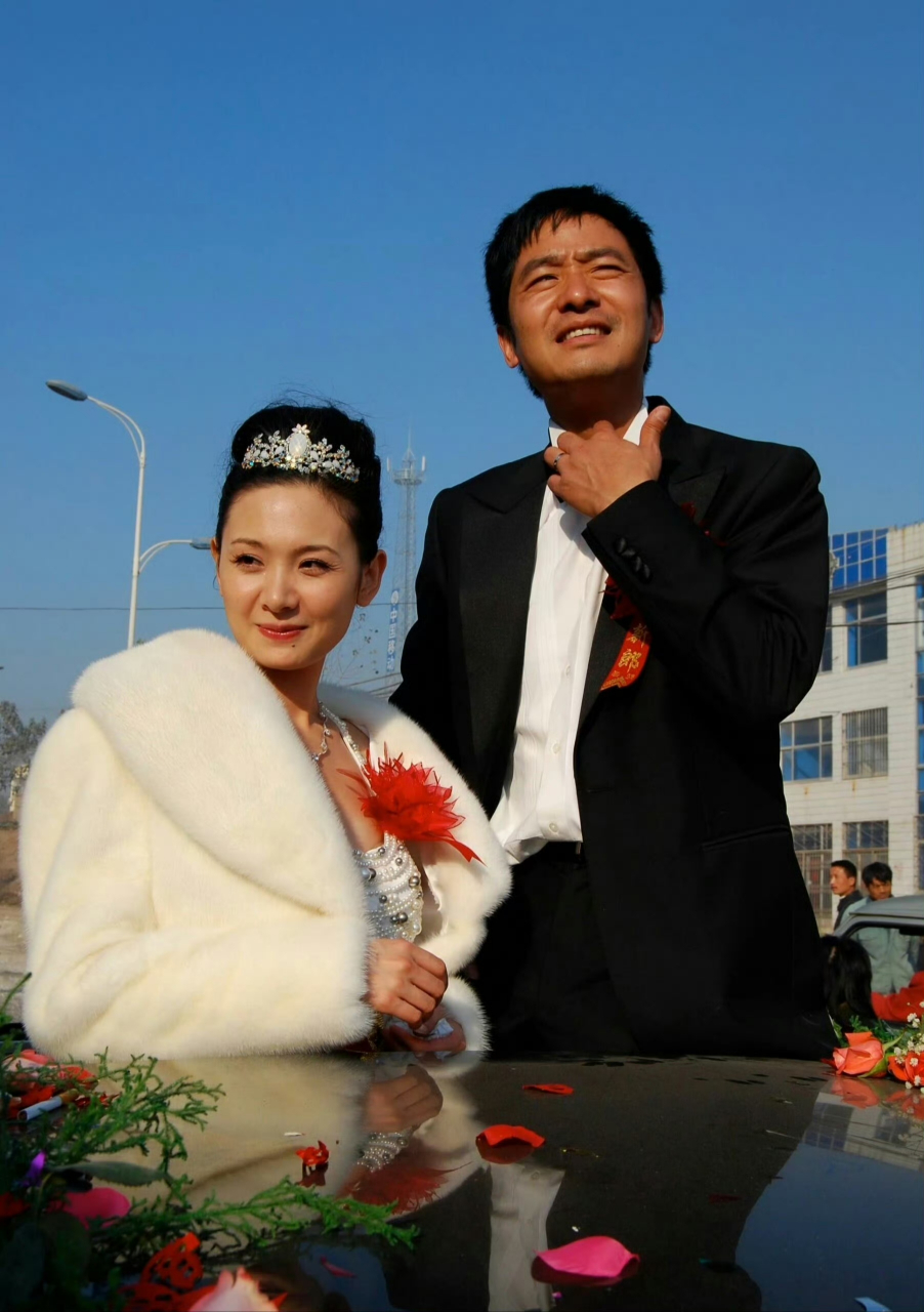 演员郭晓冬和<em>程莉莎</em>结婚，回到郭晓冬山东农村老家举办婚礼，<em>程莉莎</em>：“当时就像女王阅