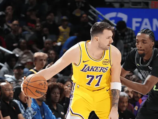 NBA常规赛。湖人以111-103战胜鹈鹕。本场比赛，卢卡-东契奇出战37分钟