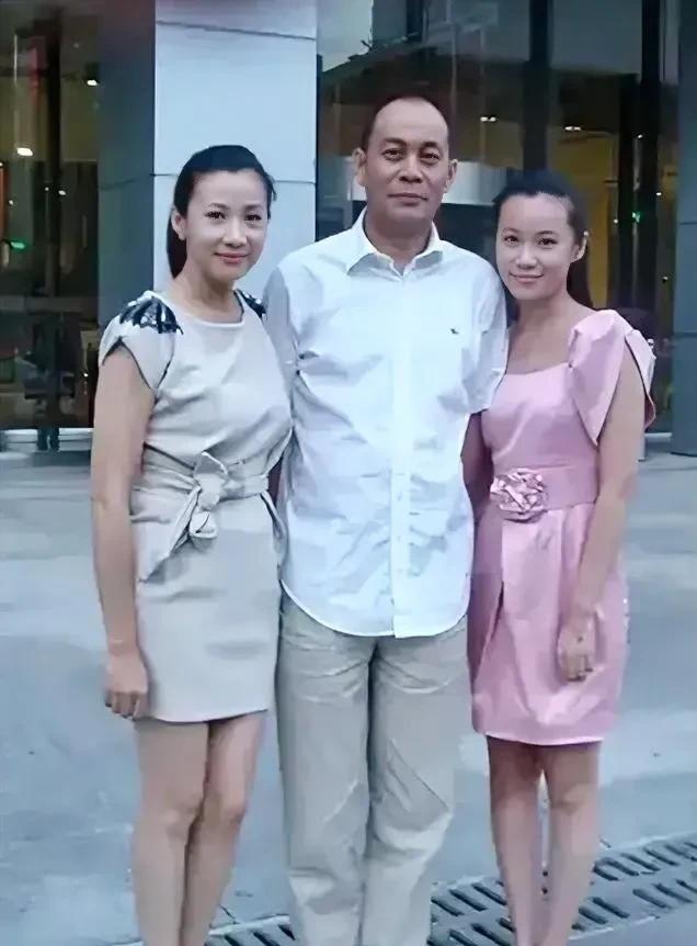 张光北的媳妇原来是她，真漂亮！她也是一位演员，据说曾演过不少角色。但本人只看过她