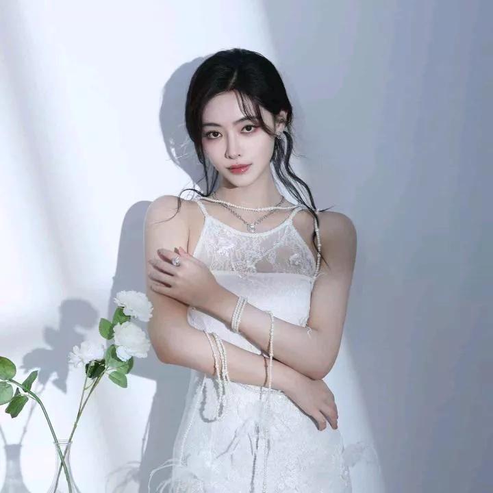 梦幻婚纱写真，甜美优雅，气质如兰。