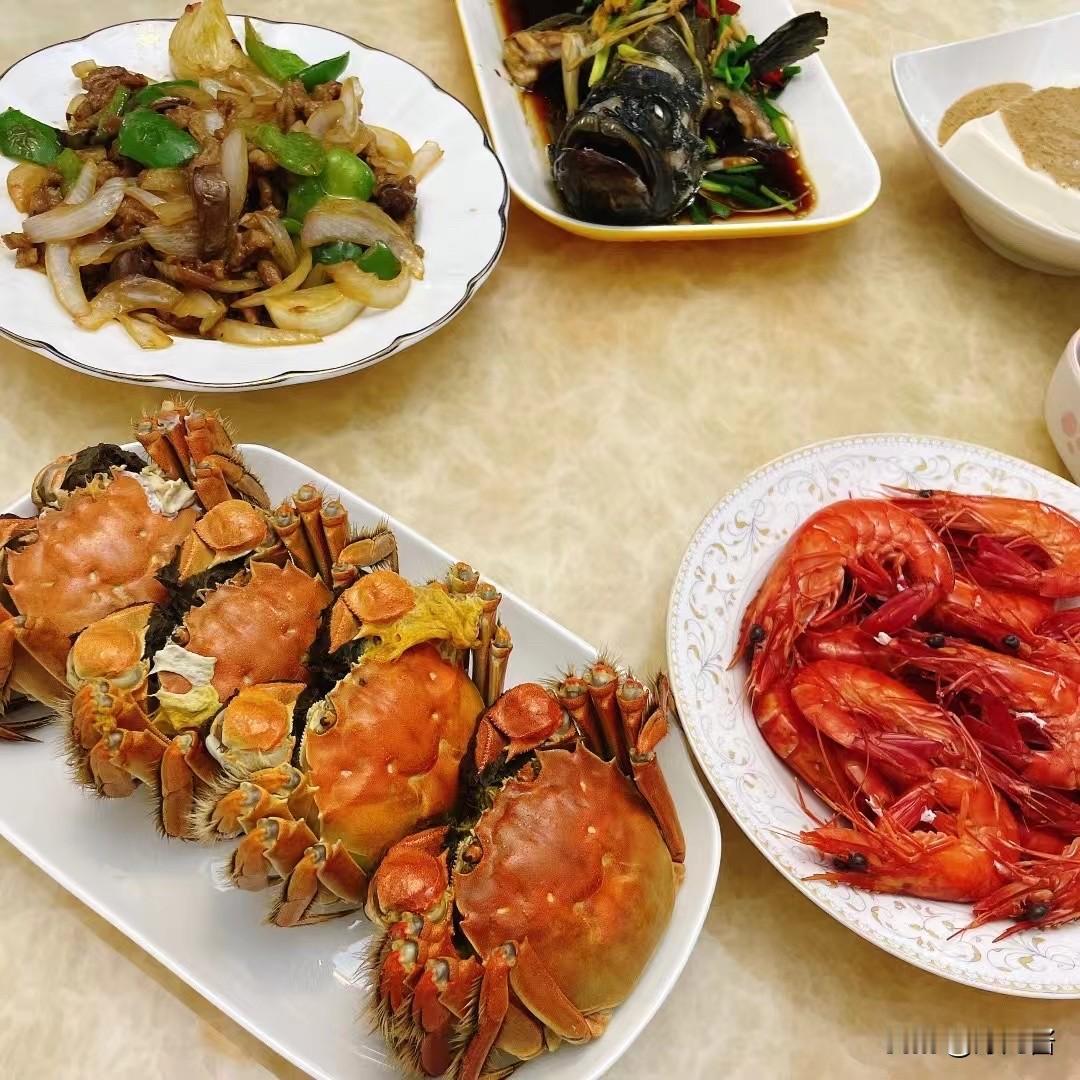 我是个家庭主妇，没啥文化，没工作。我老公是医生，他同事的老婆，个个学历高，家境好