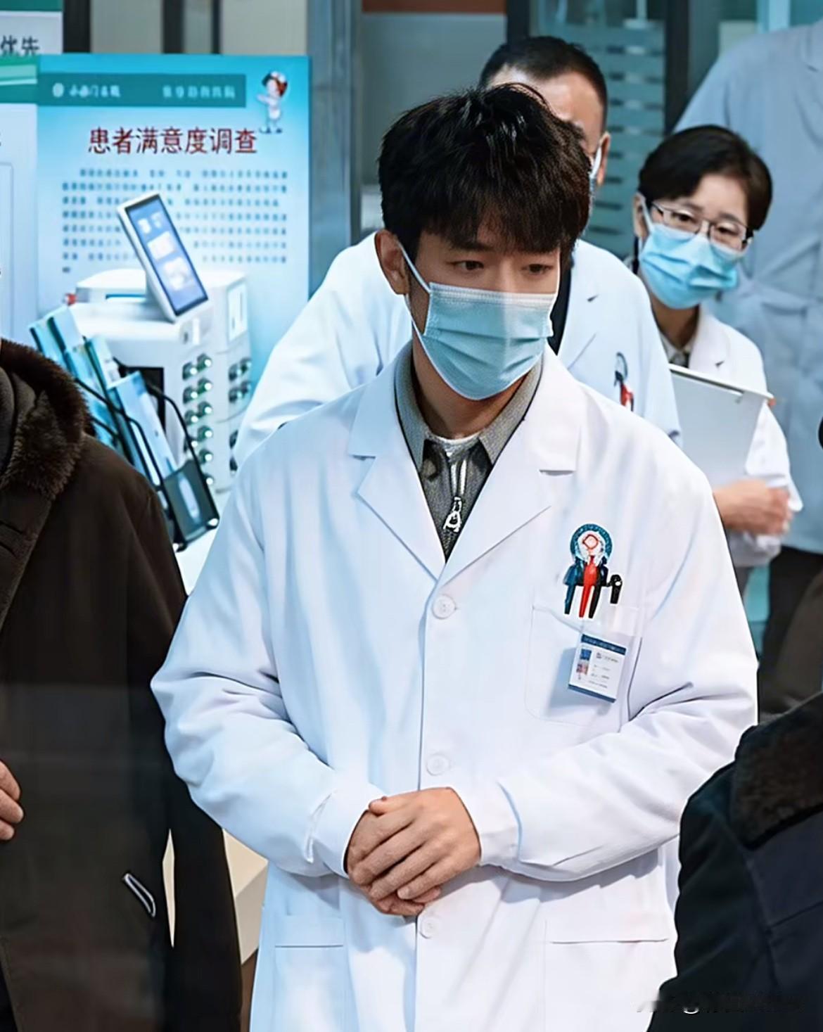 2月23日，肖战《小城良方》内场戏看点十足！刘铮亮因广告海报宣传太到位，引来众多