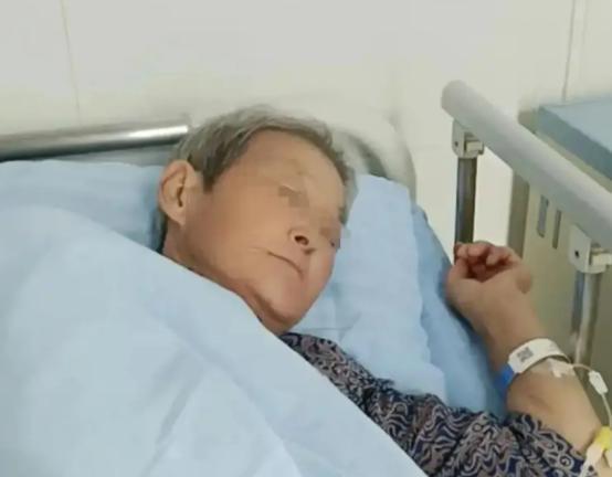 2021年，北京一80岁老太，把500多万的房子给了二儿子，前提是她得住到死，而