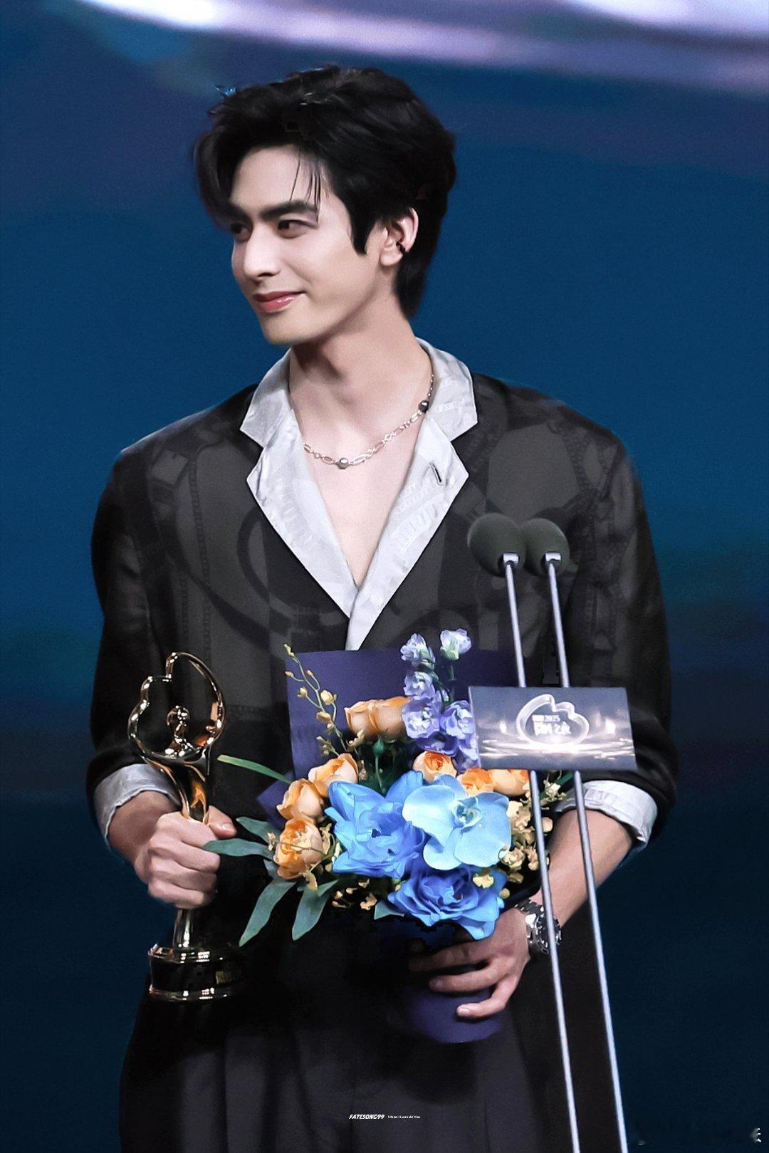 宋威龙陈哲远对视害羞了谁还没看到这个对视躲闪小表情，我都会伤心的OK？😍