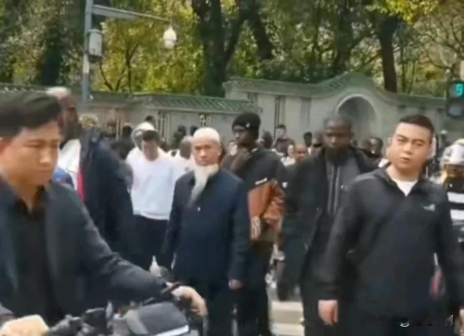 当年印第安人收留了美国人最终印第安人没了，巴勒斯坦人收留了犹太人最终巴勒斯坦没了