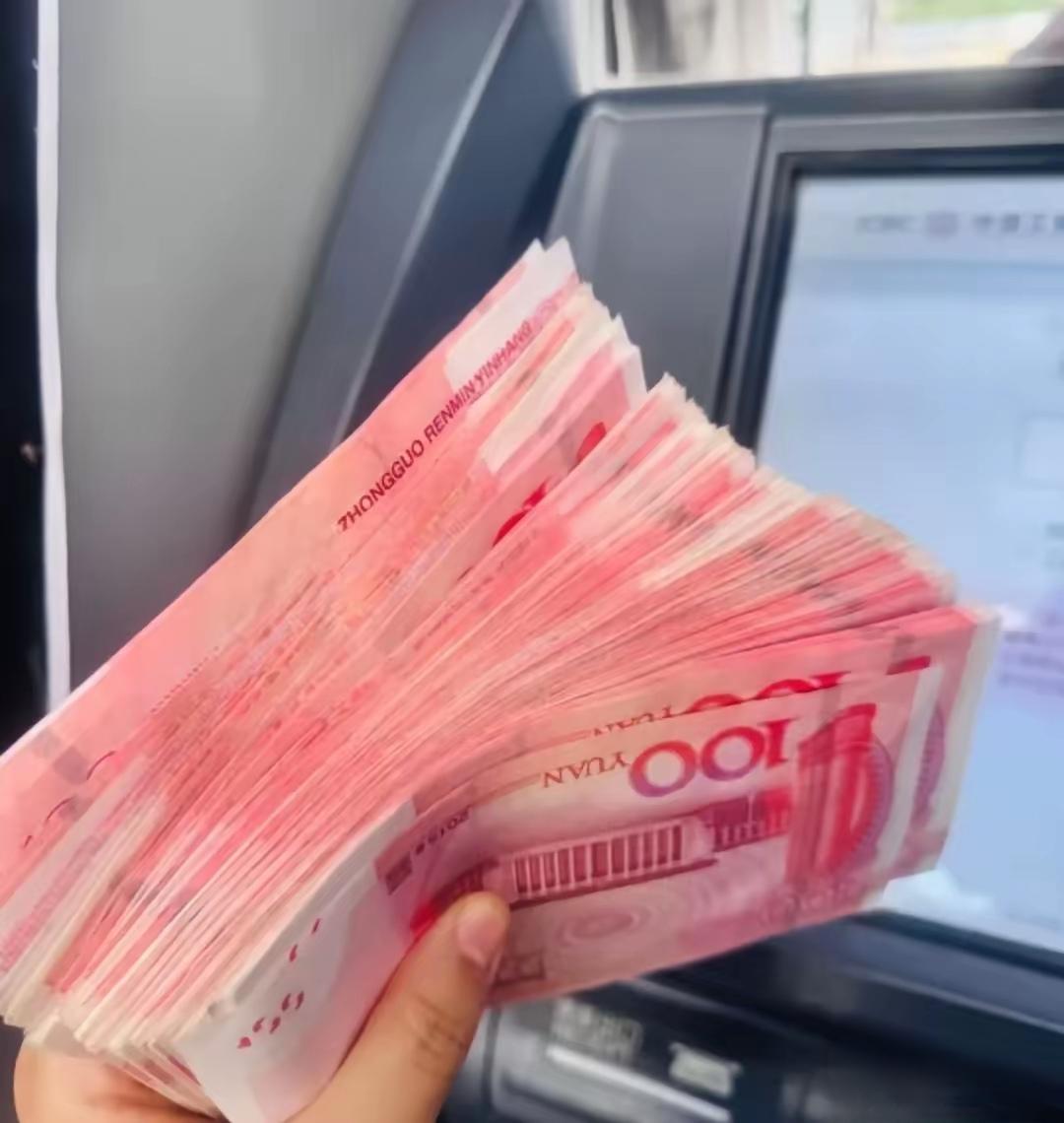 存钱就和人生是一个道理：先苦后甜！大家都知道钱是通往自由的道路，但是存过钱的