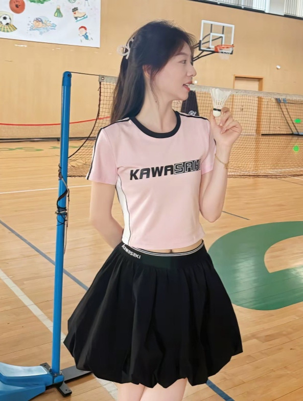 喜欢打羽毛球，球馆偶遇吖