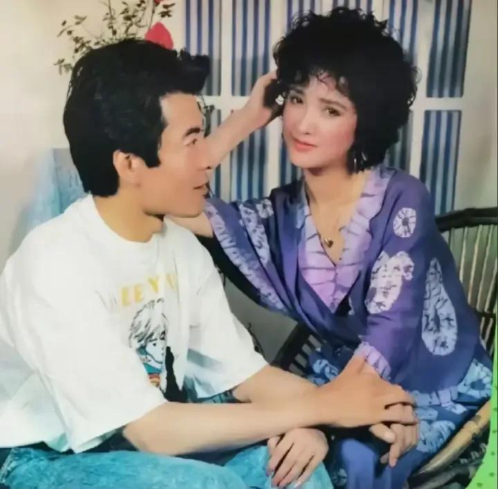 真没想到，当初古典何晴倒追刘威，多年后刘威在节目中，道出弯弯道道，主持人鲁豫都不