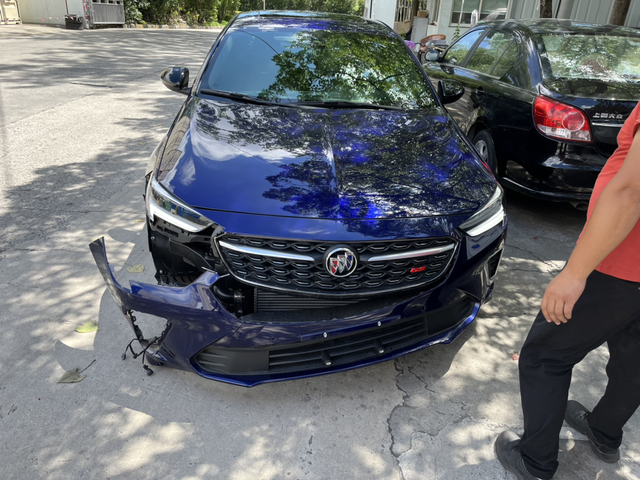 我是不是接近最快事故记录了刚4儿子店没几公里，一个二车道，半挂车右转进路边厂区