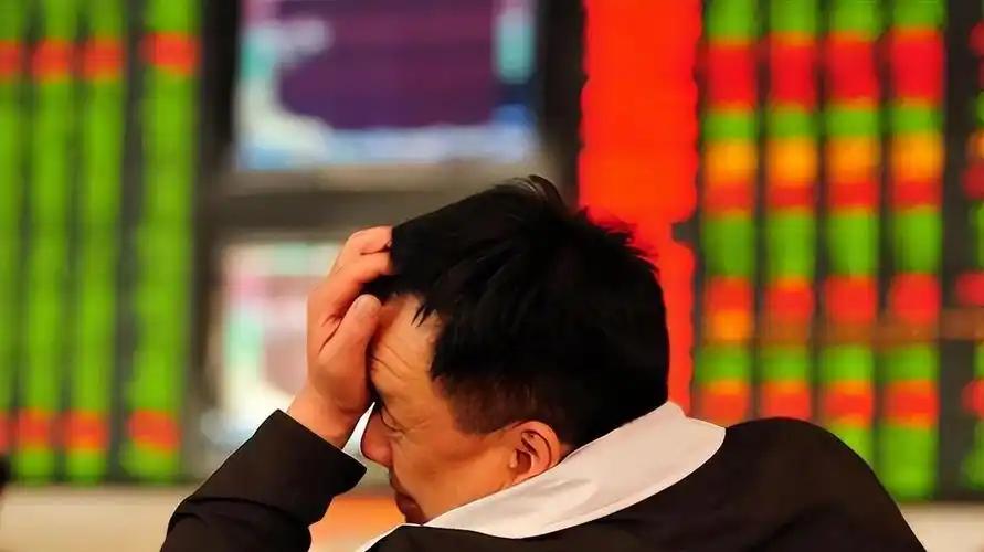 上海一位老股民把约72万投进中国联通，5.12元建了14万股股市里最容易让人