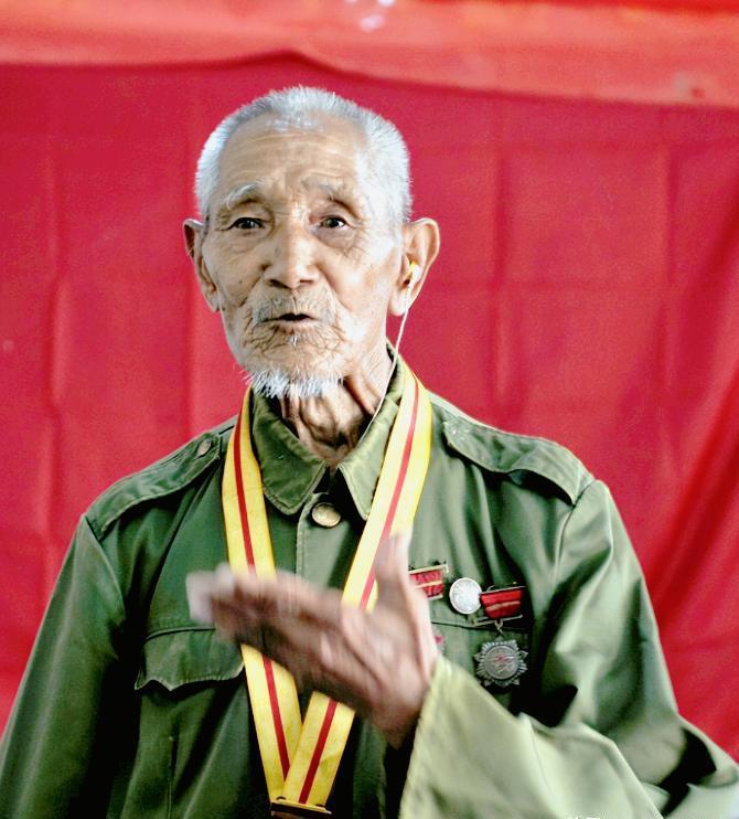 “鬼子比中国人了解中国？别不信！我们活捉了一个鬼子，身上有“千人针”和一本日记，