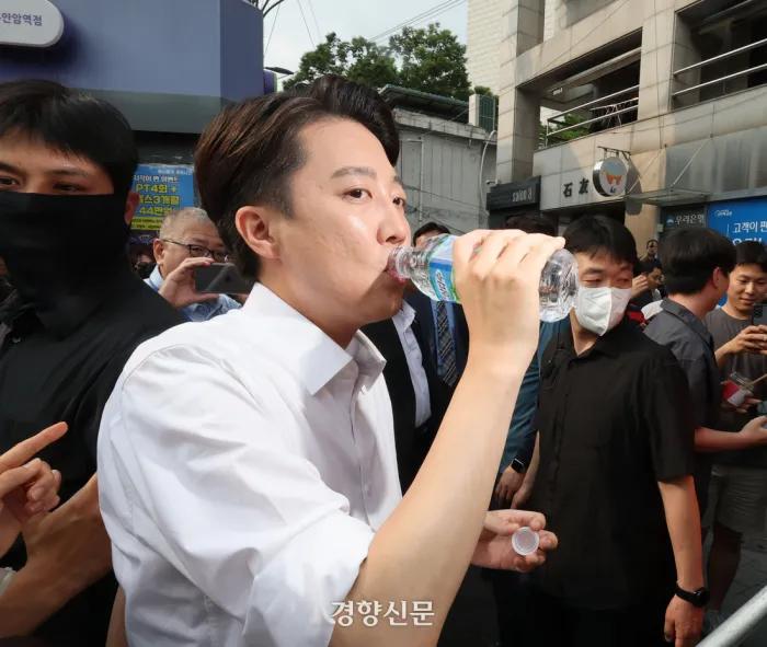 60万人联署请愿要求罢免李俊锡，创国会历史第二高纪录韩国改革新党议员李俊锡因