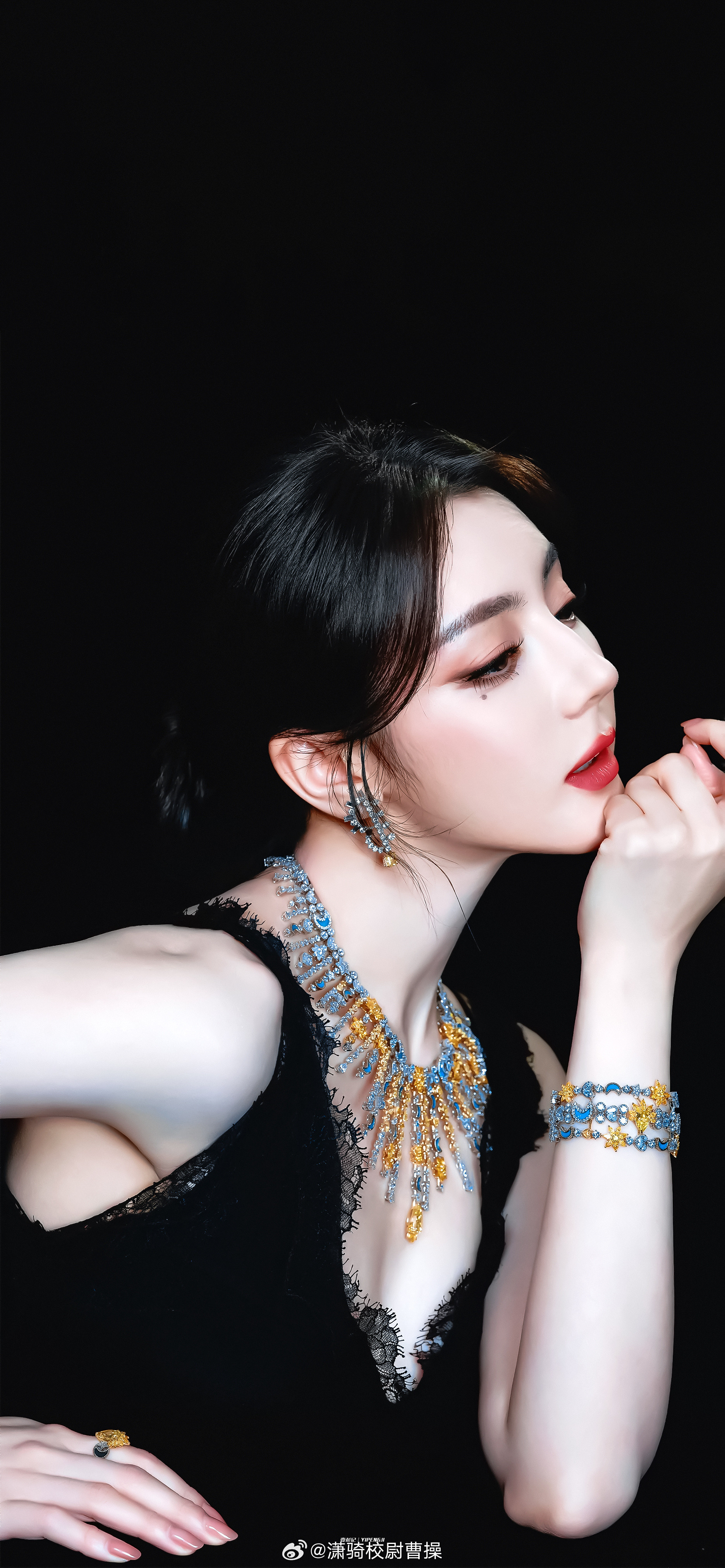 曝迪丽热巴团队重整接迪丽热巴到期不续3.28来看《白日提灯》