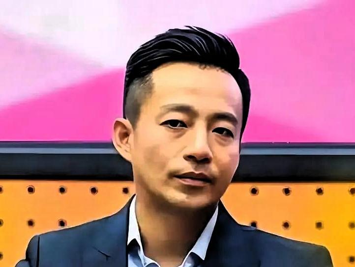 汪小菲的奔波到底图什么呢他老是飞来飞去吧，北京台湾两头跑，大家都在想，这到