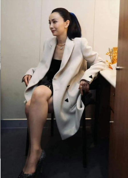 陶虹这腿无法直视了，徐导这么能赚钱为啥不保养一下呢