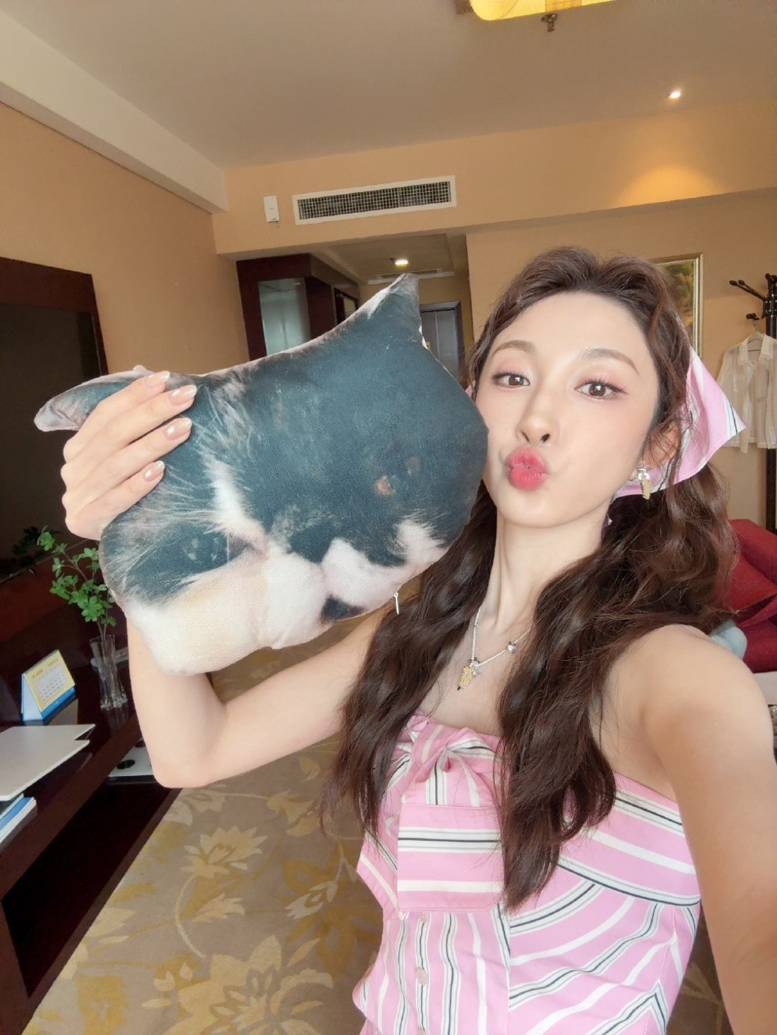 张小婉不仅是搞笑女还是个大美女！这不就是我的女神吗[大笑][嘻嘻