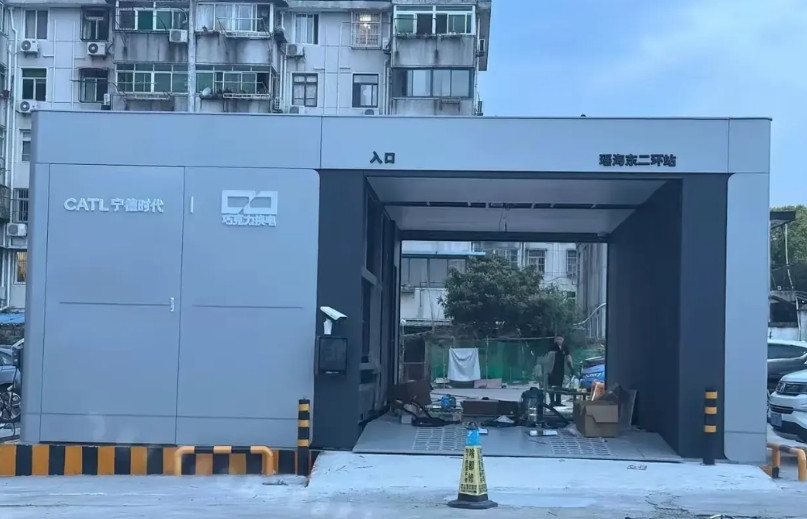当宁德时代涉足换电领域时，蔚来的体系实际上就难以成立了。原本蔚来最具价值的便是换