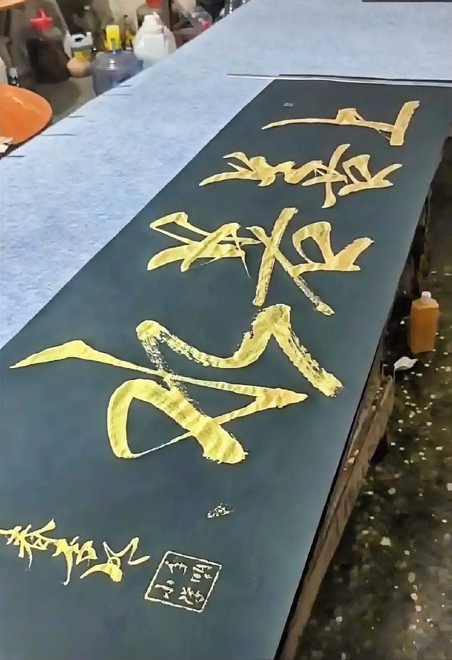 李明同学之所以被讨论得这么激烈，网上出现两极分化的观点，是因为它本质上已经不是纯